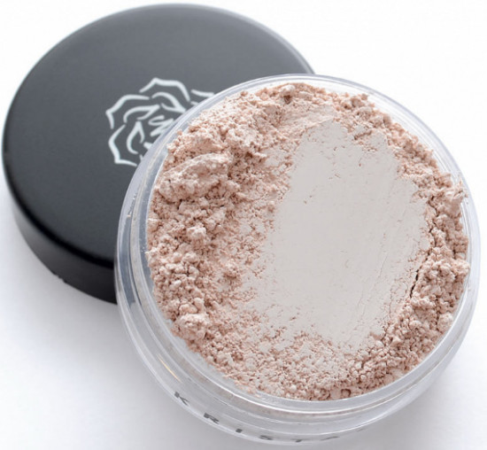 Основа для лица матовая минеральная SPF 15, оттенок PL1 Светлый фарфоровый