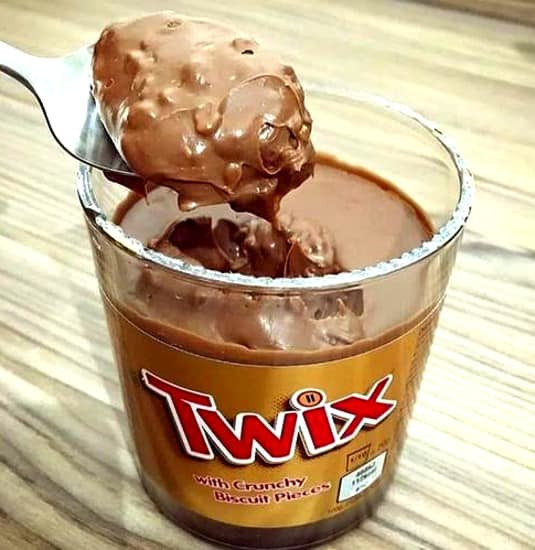 Паста шоколадная Twix «With Crunchy Biscuit Pieces»