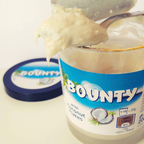 Паста шоколадная Bounty «With Coconut Flakes»