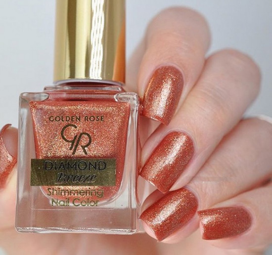Лак для ногтей «Shimmering Nail Color», оттенок 04 Plum Sparkle